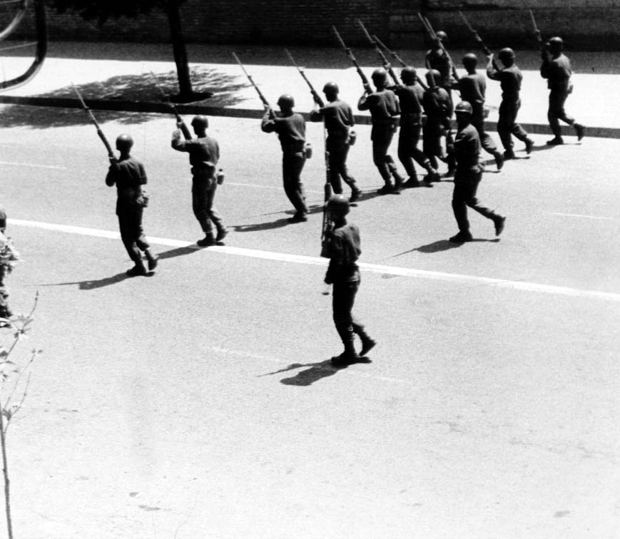 soldirs with bayoneted Brnos in Tehran