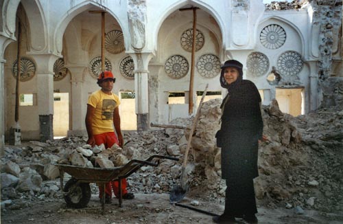 Shahrzad in Jame' Mosque of Bastak